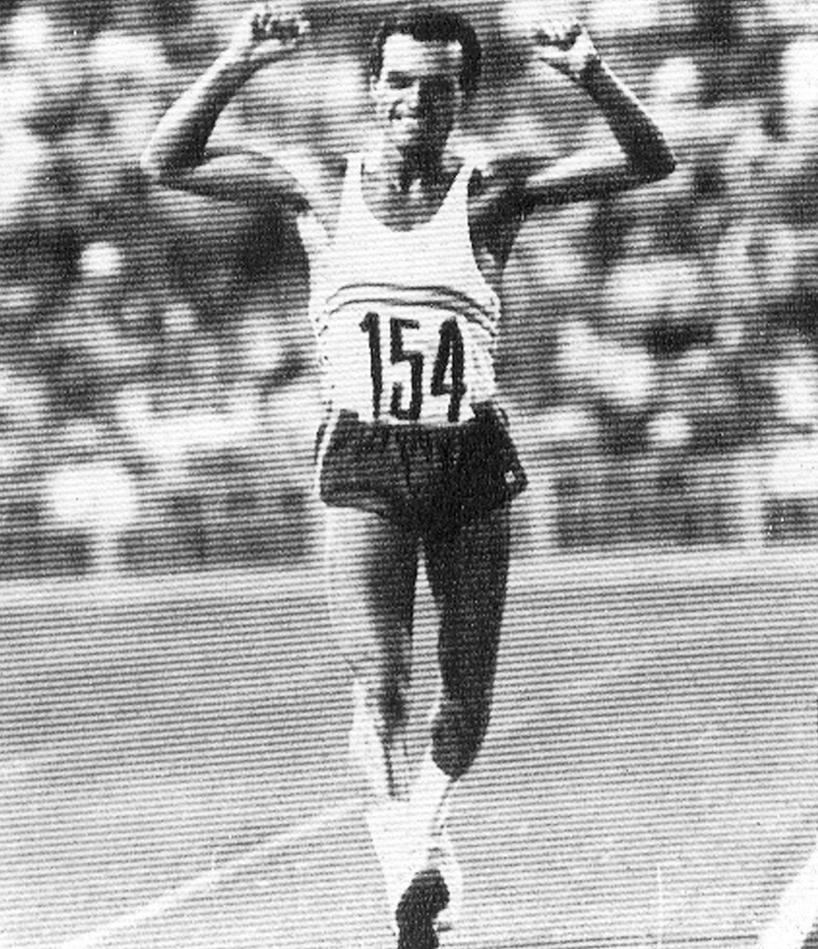 Jordi Llopart entra triunfal en la meta en uno de sus éxitos.