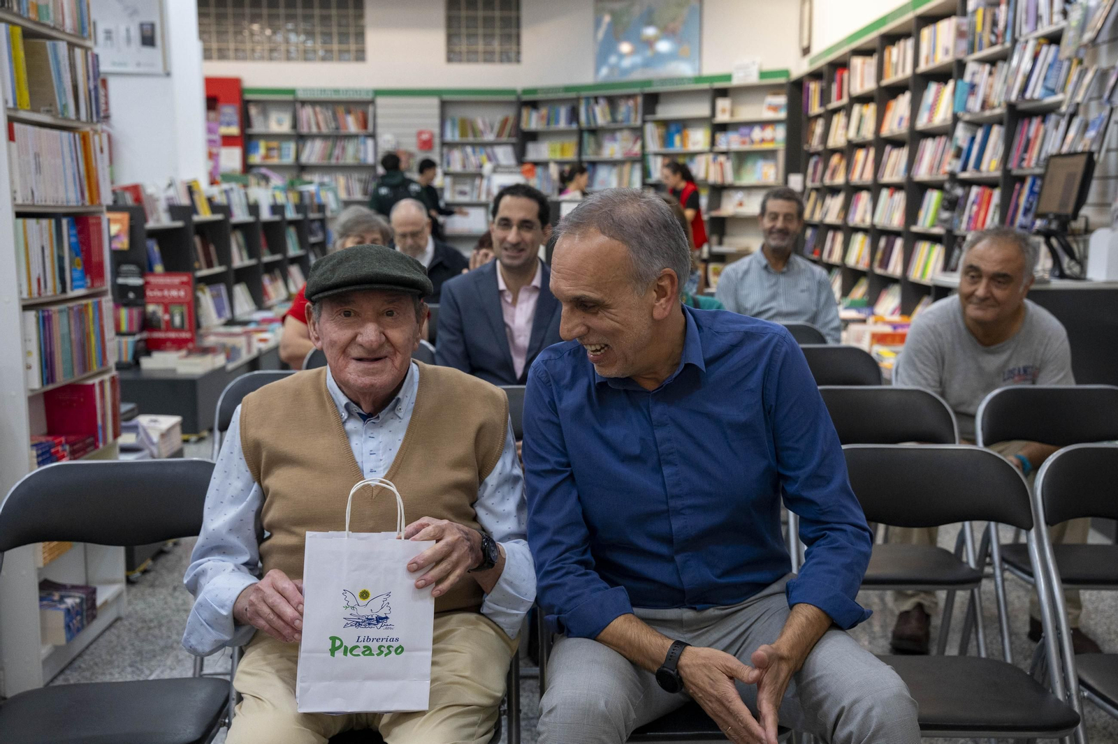 La presentación en Almería de la novela escrita por Manuel Hurtado, en imágenes