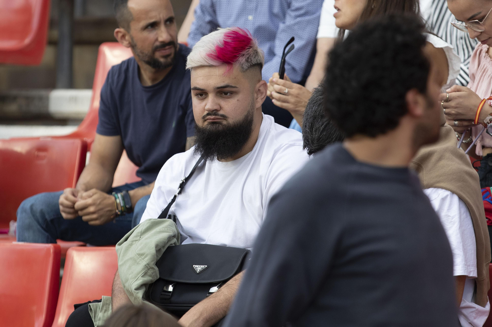 Encuéntrate en la grada en el Recreativo Granada - Real Avilés