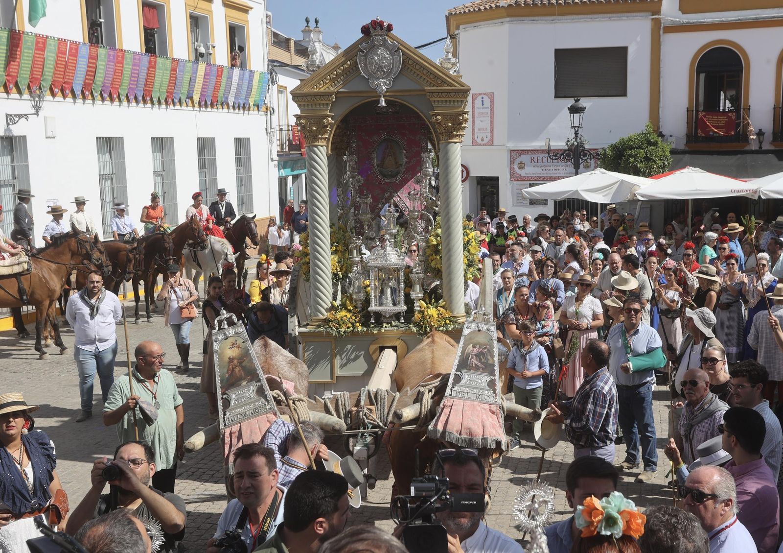 Presentación de las hermandades en Villamanrique