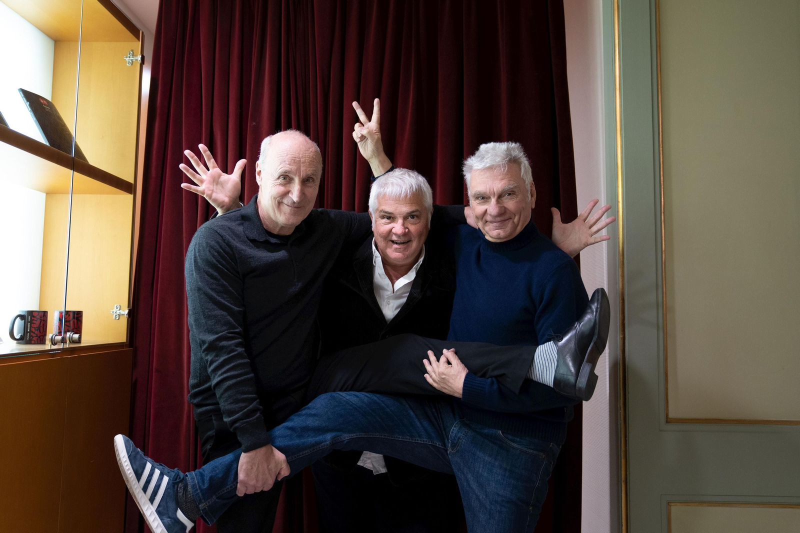 Los componentes de Tricicle, de izquierda a derecha, Paco Mir, Joan Gràcia y Carles Sans, quien representa al grupo en esta entrevista.