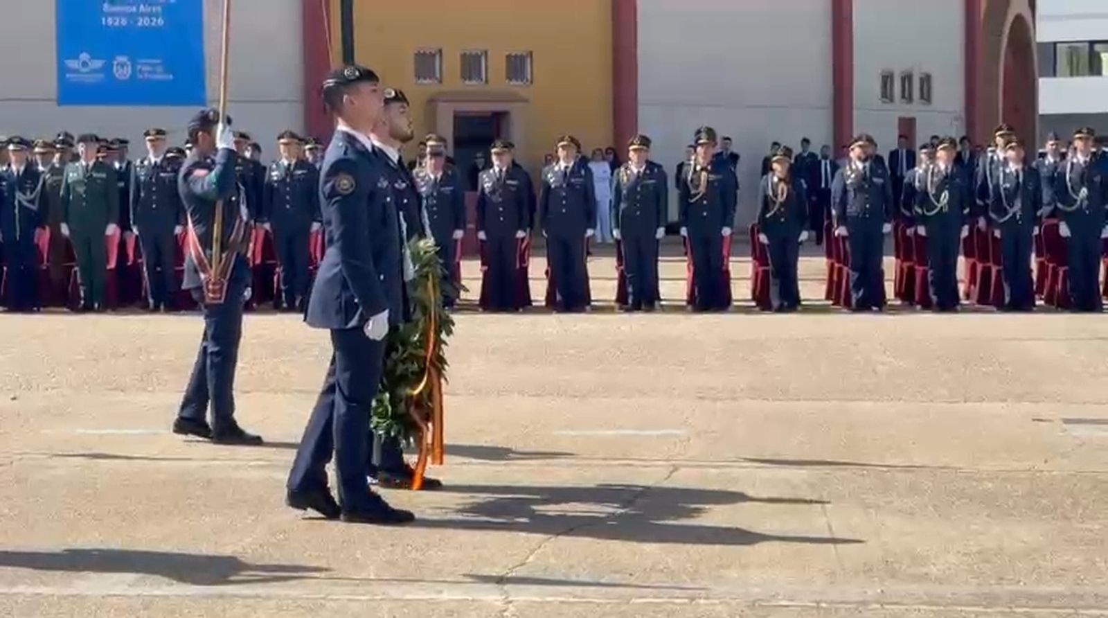 Homenaje a los caídos en servicio militar a cargo de sus familiares