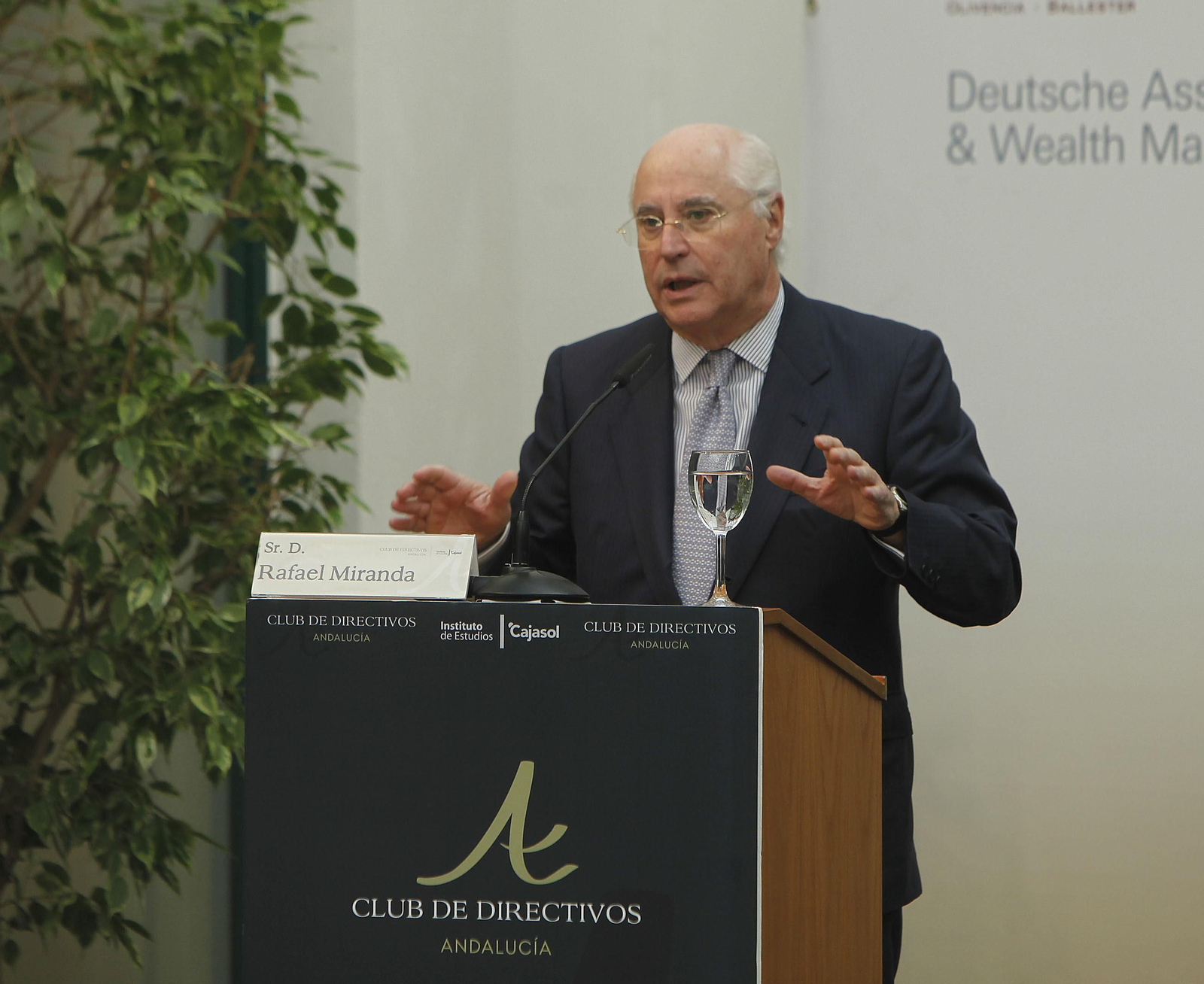 Rafael Miranda, durante una conferencia