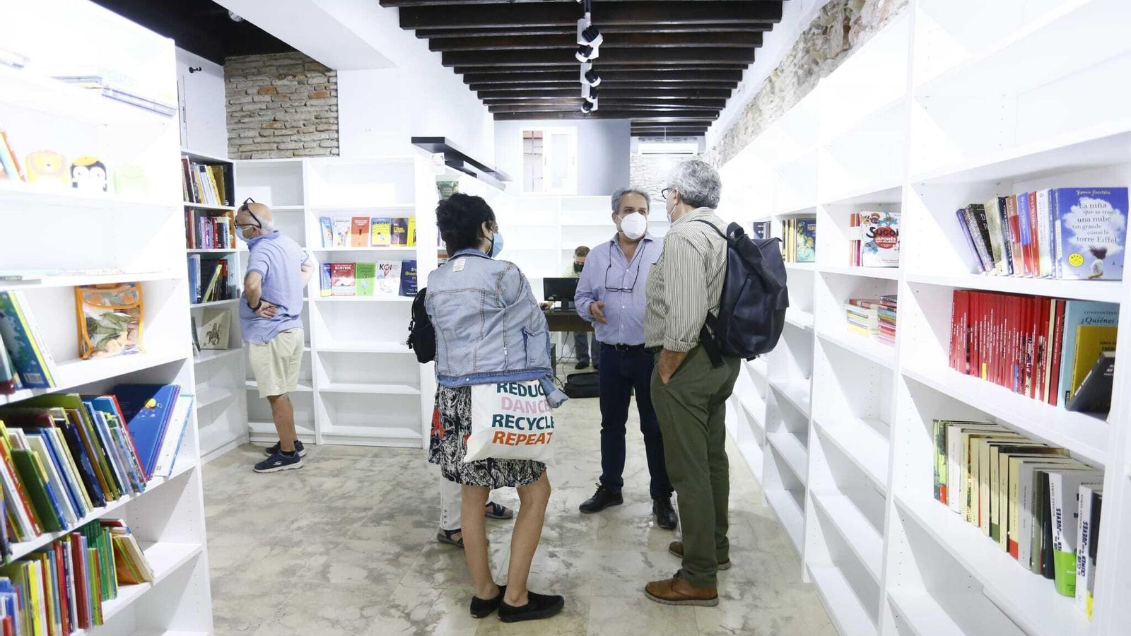 Otaola recibe a lectores y cómplices.