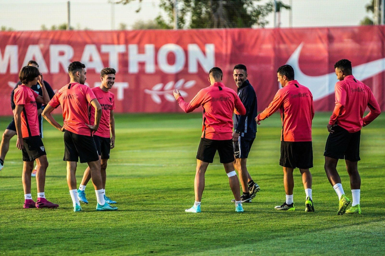 Bryan y Pozo, entre los futbolistas que se han ejercitado por la tarde.