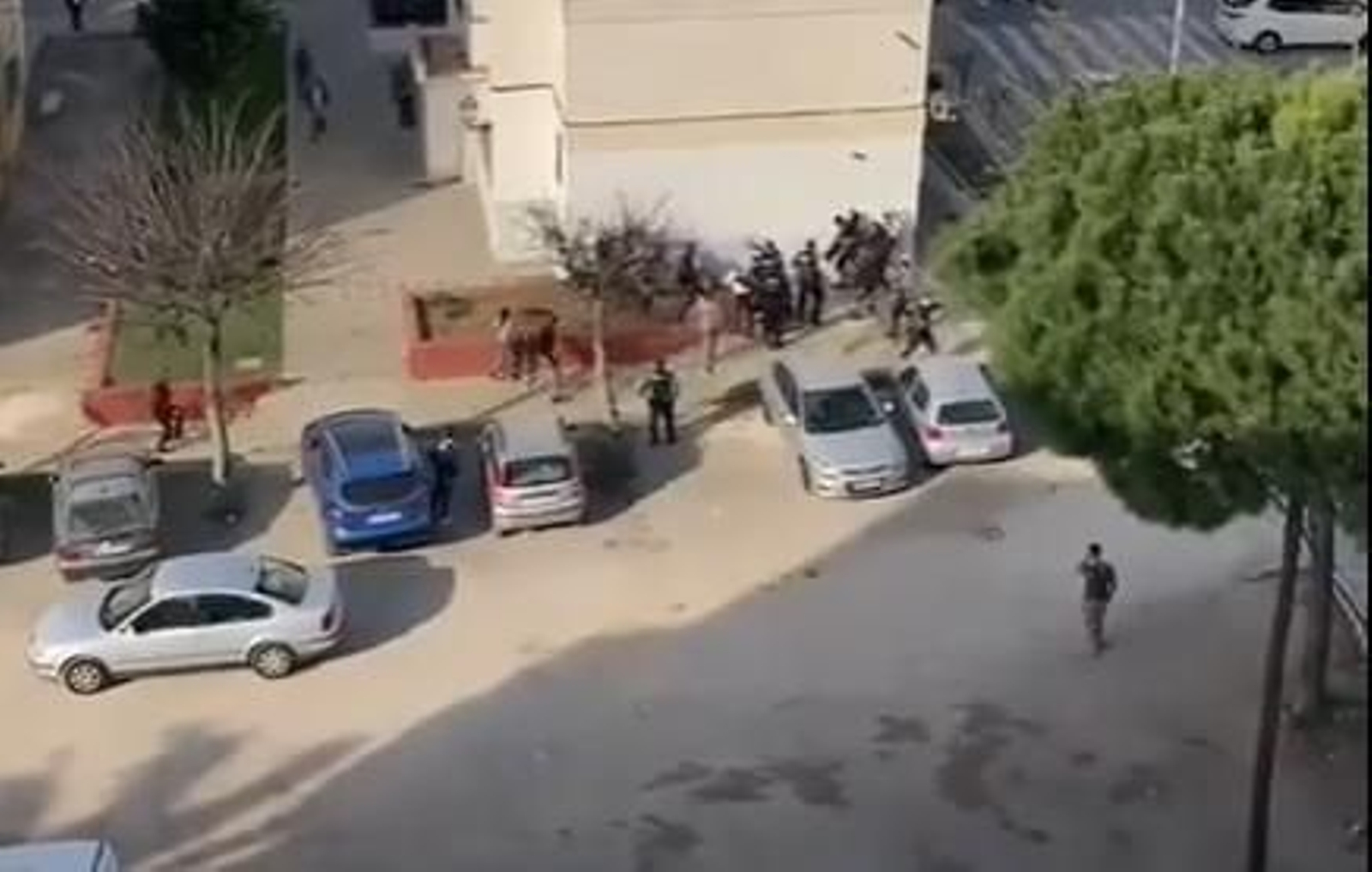 Un momento de la trifulca.