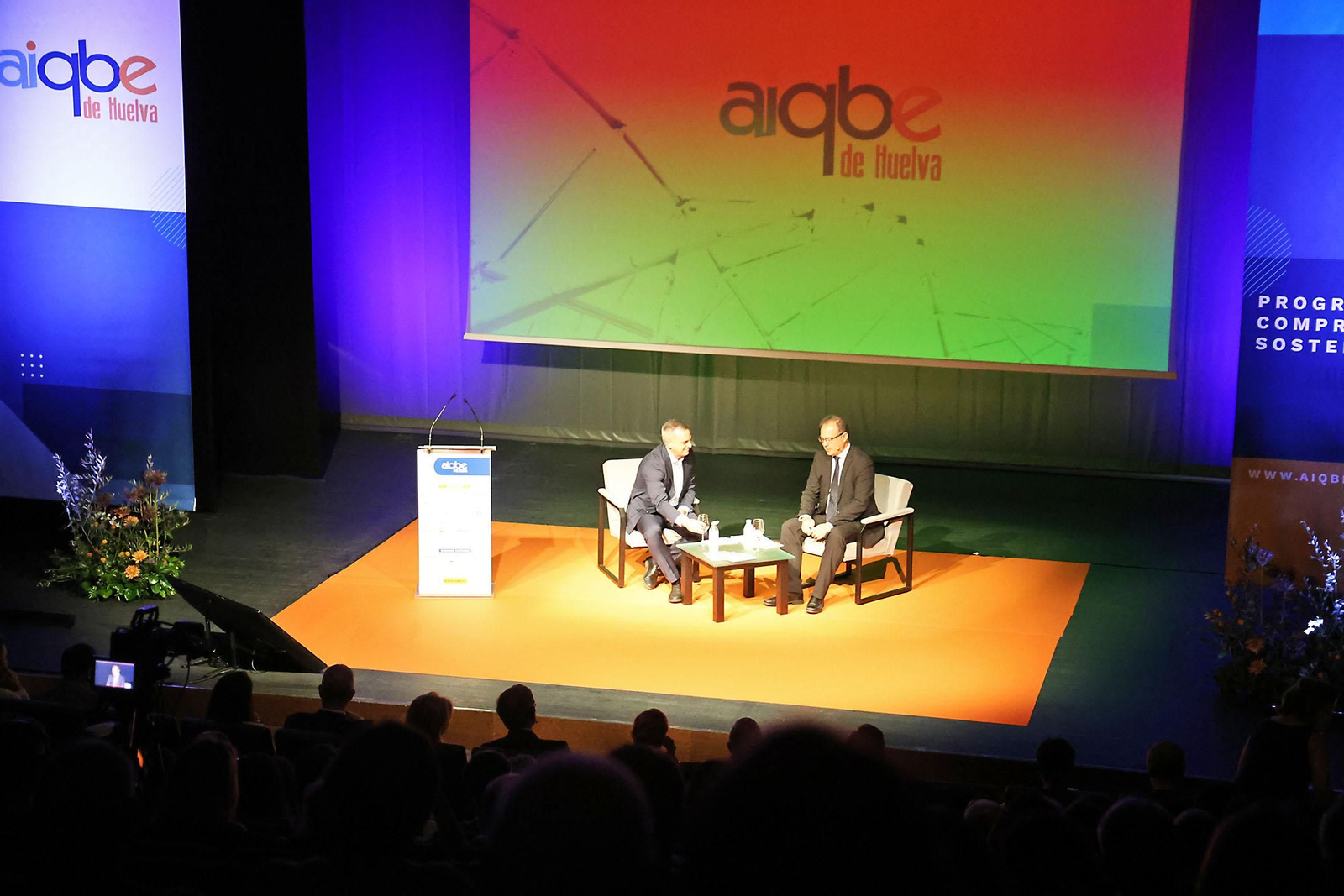 Imágenes de la presentación de la memoria anual de la Asociación de Industrias Químicas, Básicas y Energéticas de Huelva (Aiqbe)