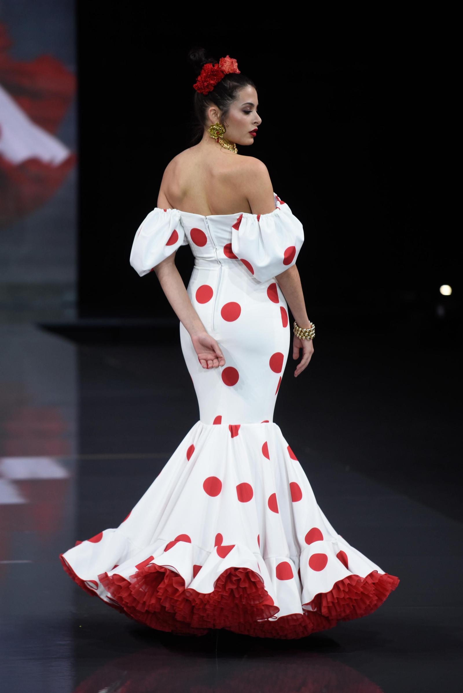 El desfile de Rosa Pedroche en SIMOF 2023, todas las fotos