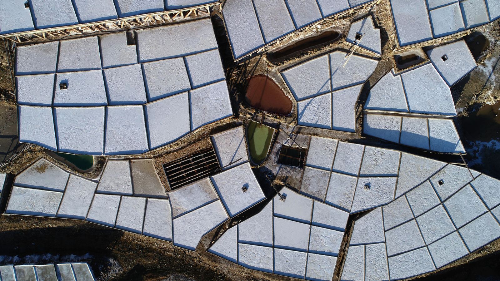 Imagen aérea del valle salado de Álava.