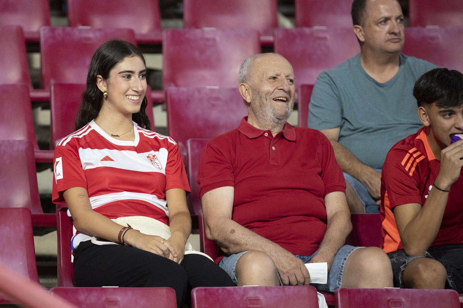 Encuéntrate en la grada de Los Cármenes en el Granada-Mirandés