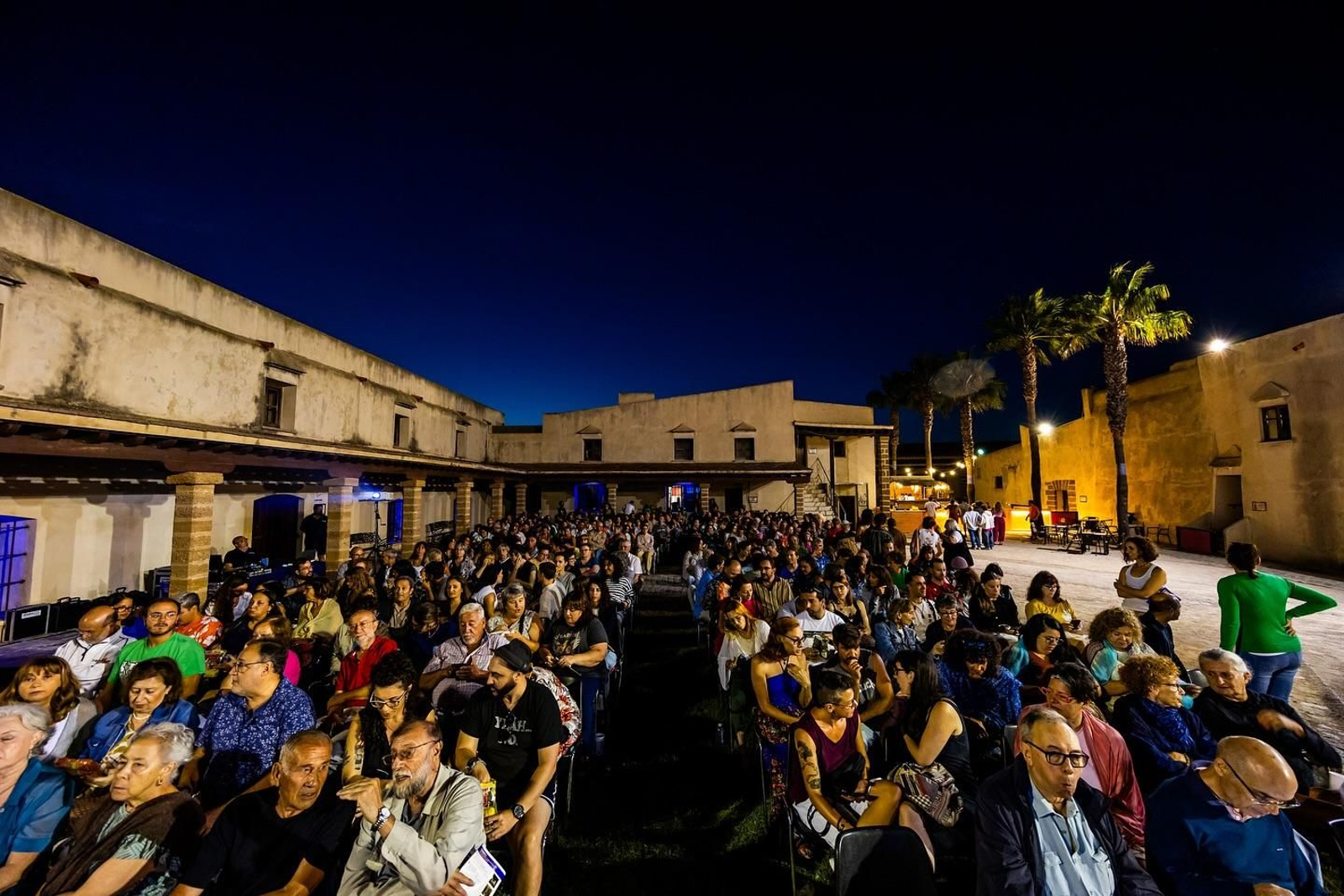 Una imagen de la primera sesión de Cortos a la Fresquita en el Castillo de Santa Catalina de Cádiz.