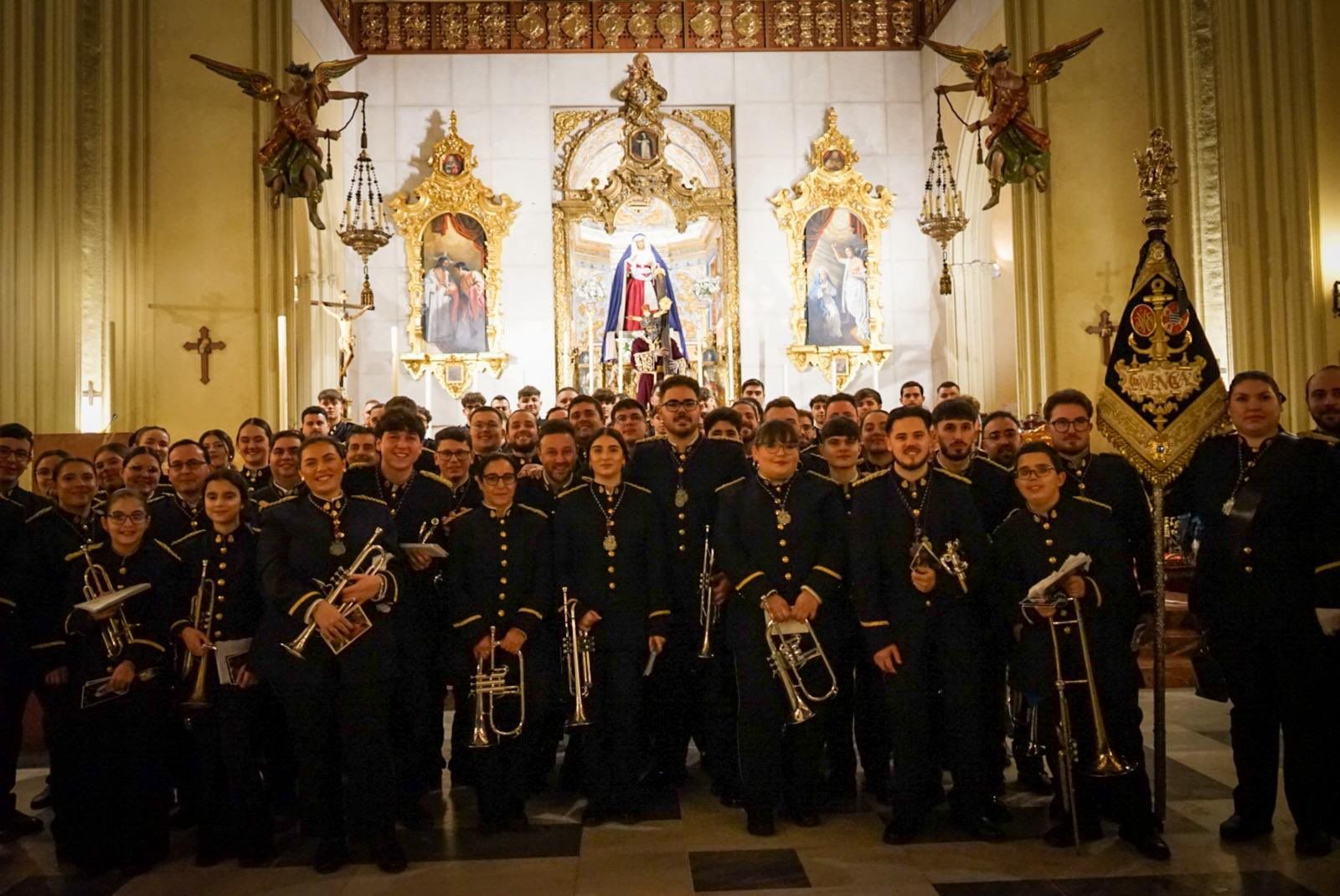 La Agrupación Musical de la Clemencia, en el Santuario de los Gitanos de Sevilla.