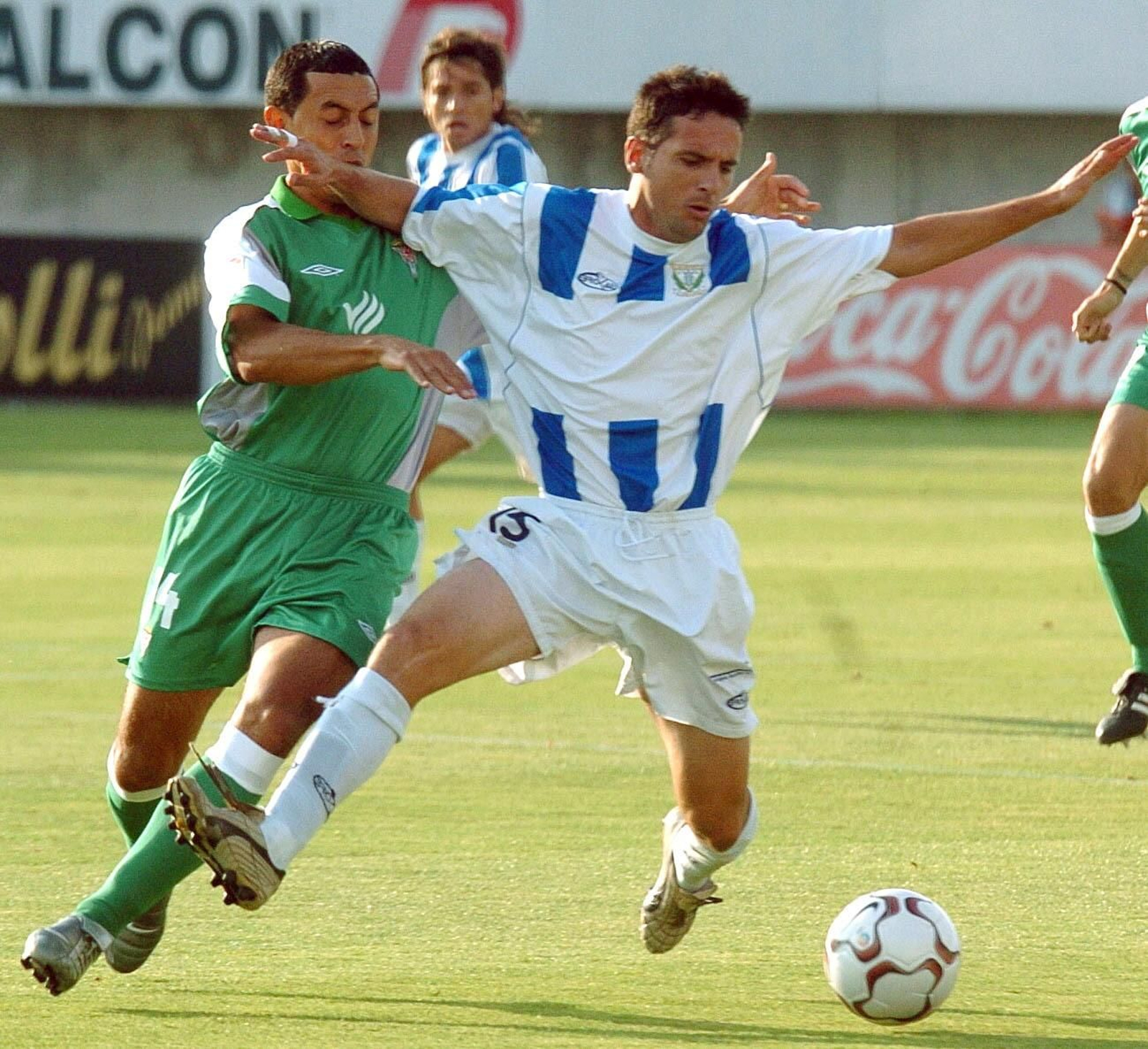 Ariel Montenegro presiona a Melgar en el Leganés - Córdoba CF de 2004.