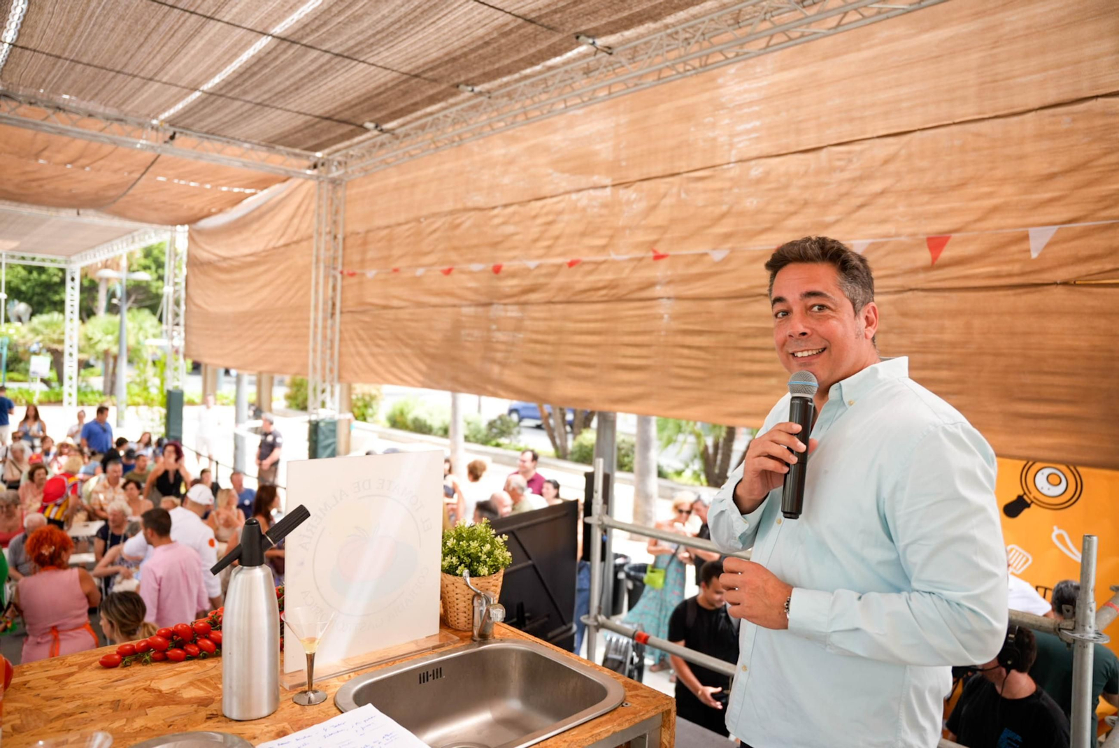 La Cofradía del Tomate y la semifinal del concurso gastronómico de la Feria de Almería, en imágenes