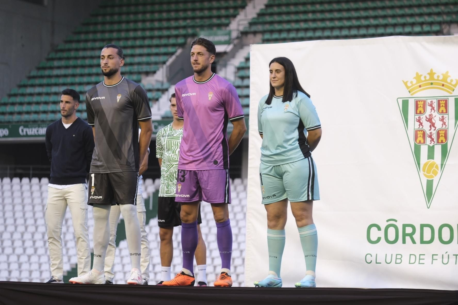 Las mejores fotos de las nuevas camisetas del Córdoba CF Las mejores fotos de las nuevas camisetas del Córdoba CF