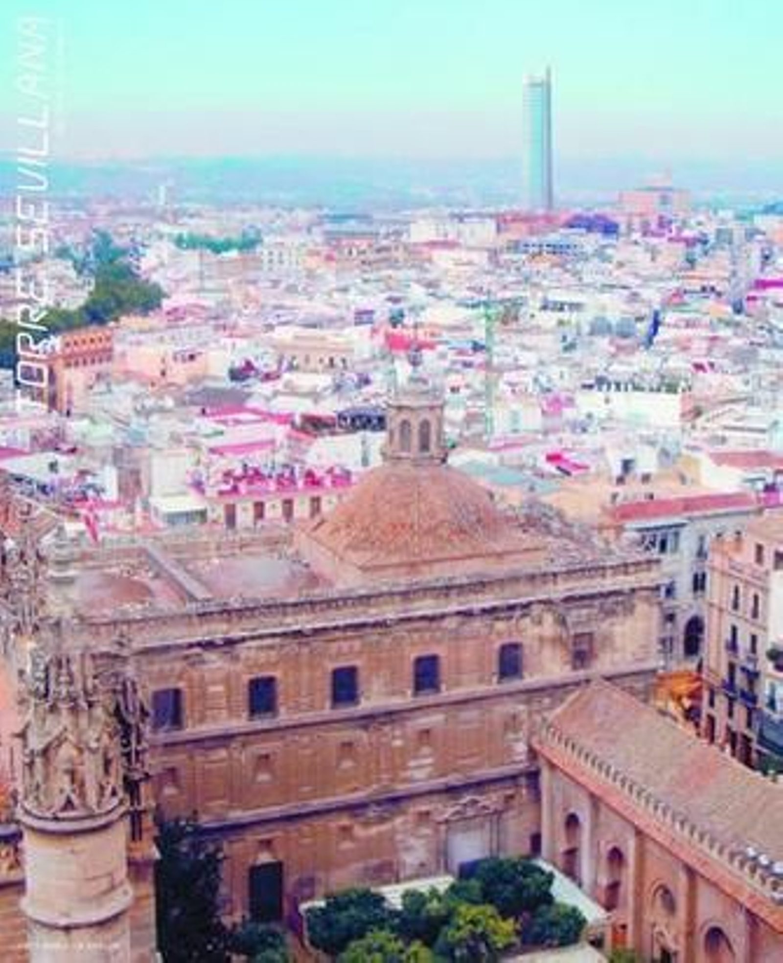 Maqueta del proyecto de la Torre Cajasol en el paisaje urbano.