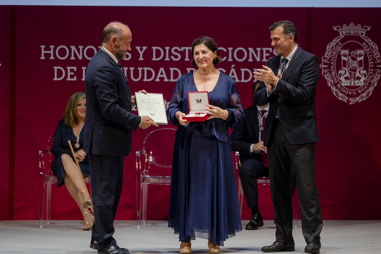 Las imágenes del acto de entrega de los títulos de hijos predilectos y adoptivos y de las medallas de oro de la ciudad.