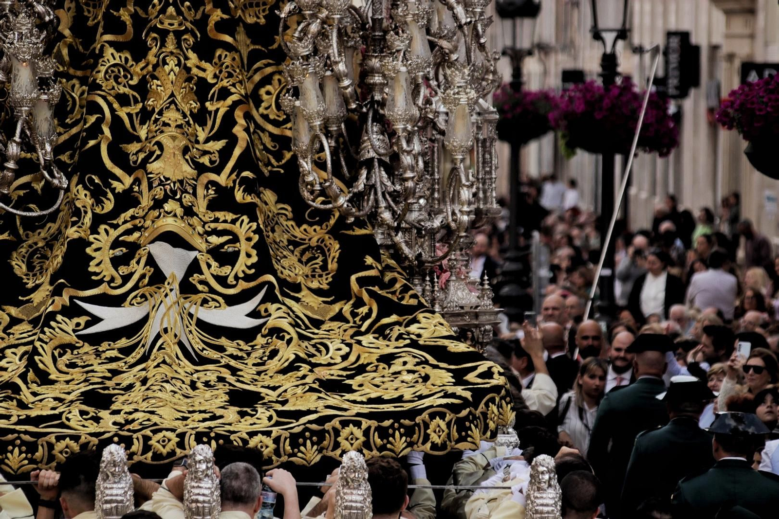 Lágrimas y Favores el Domingo de Ramos en Málaga, en imágenes