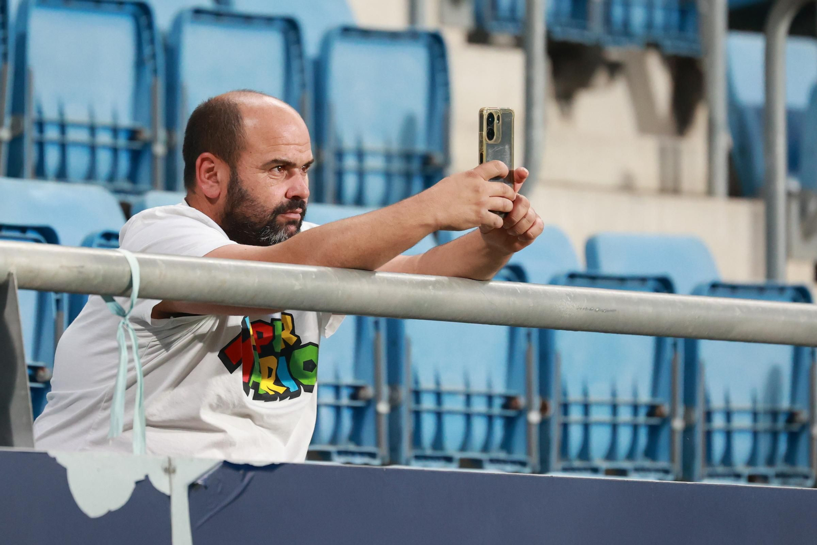 Búscate entre las imágenes del partido de fútbol entre Cádiz CF y Deportivo