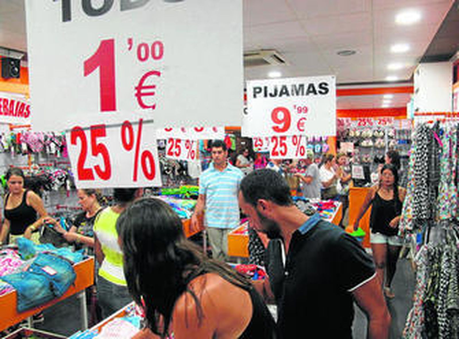 Las tiendas ofrecerán multitud de ofertas y promociones exclusivas durante la 'Noche en Blanco'.
