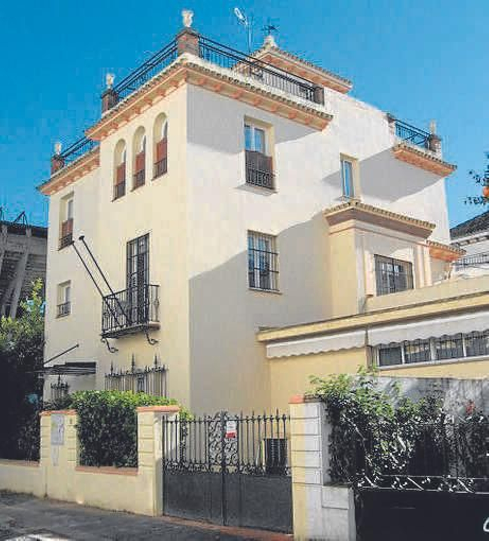 Edificio del Colegio de Veterinarios de Sevilla.