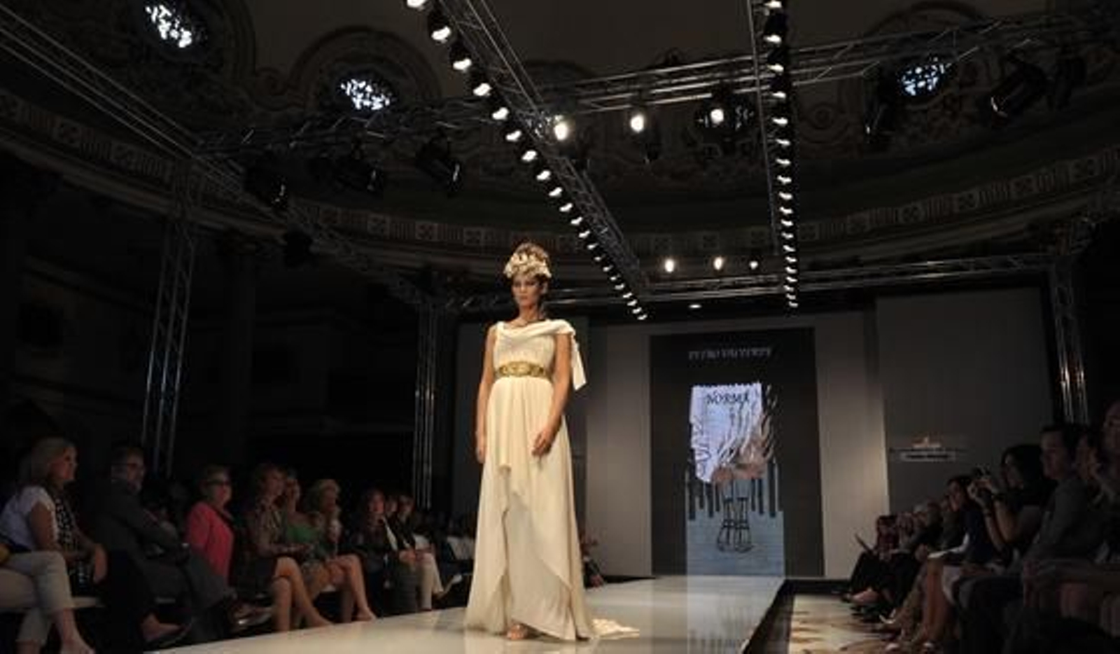 Desfile inaugural de la semana de la moda de Sevilla. 

Foto: Manuel Gómez