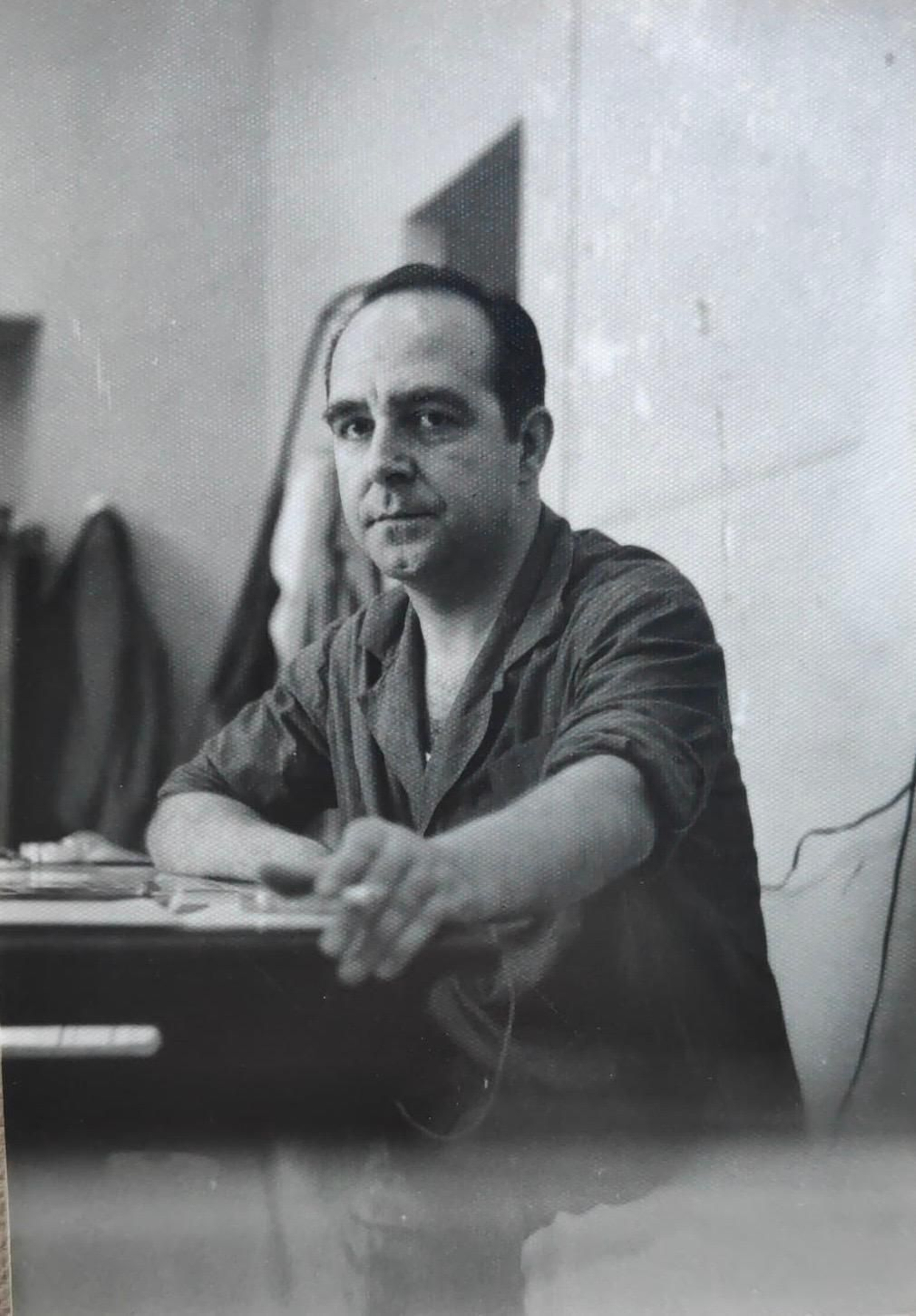 Manuel del Valle Cortés en su estudio.