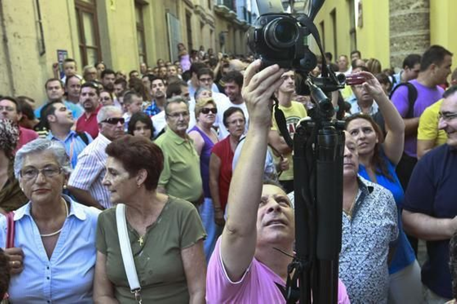 Miles de personas abarrotan las calles de la capital para disfrutar de la  magna de pasos con motivo de la JMJ. Participaron 15 cofradías de la diócesis./Fotos:Julio González

Foto: Julio Gonzalez