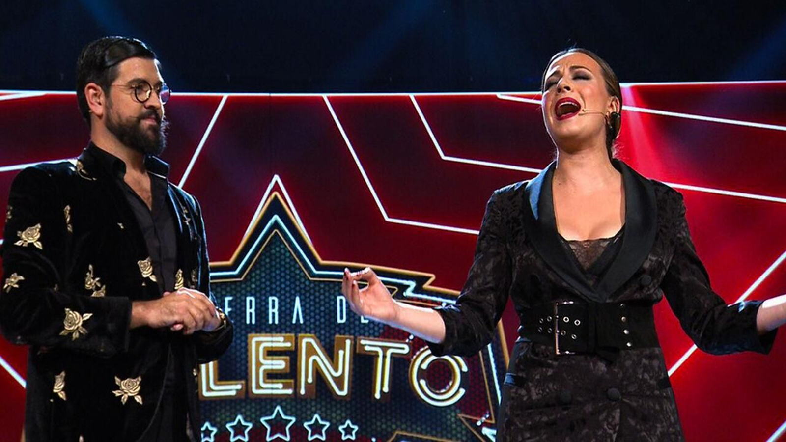 Manu Sánchez y María Villalón, del programa 'Tierra de talento', participan en la campaña solidaria.