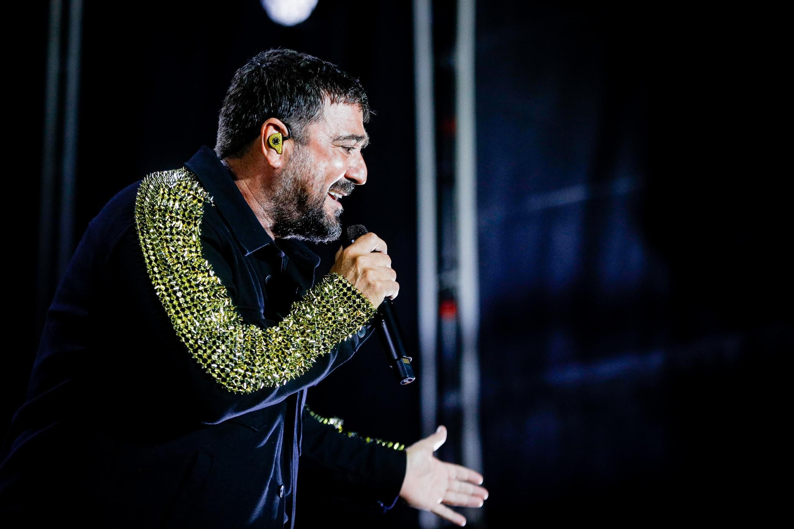 Antonio Orozco en pleno concierto en Concert Music Festival