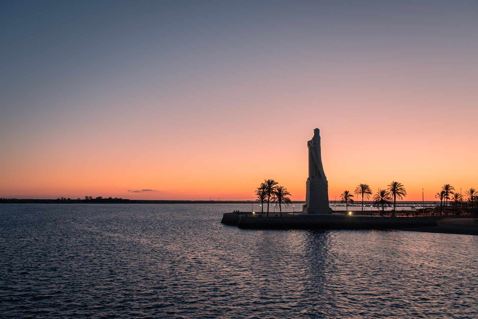 Bañarse en la Punta del Sebo, una tradición que perdura en Huelva