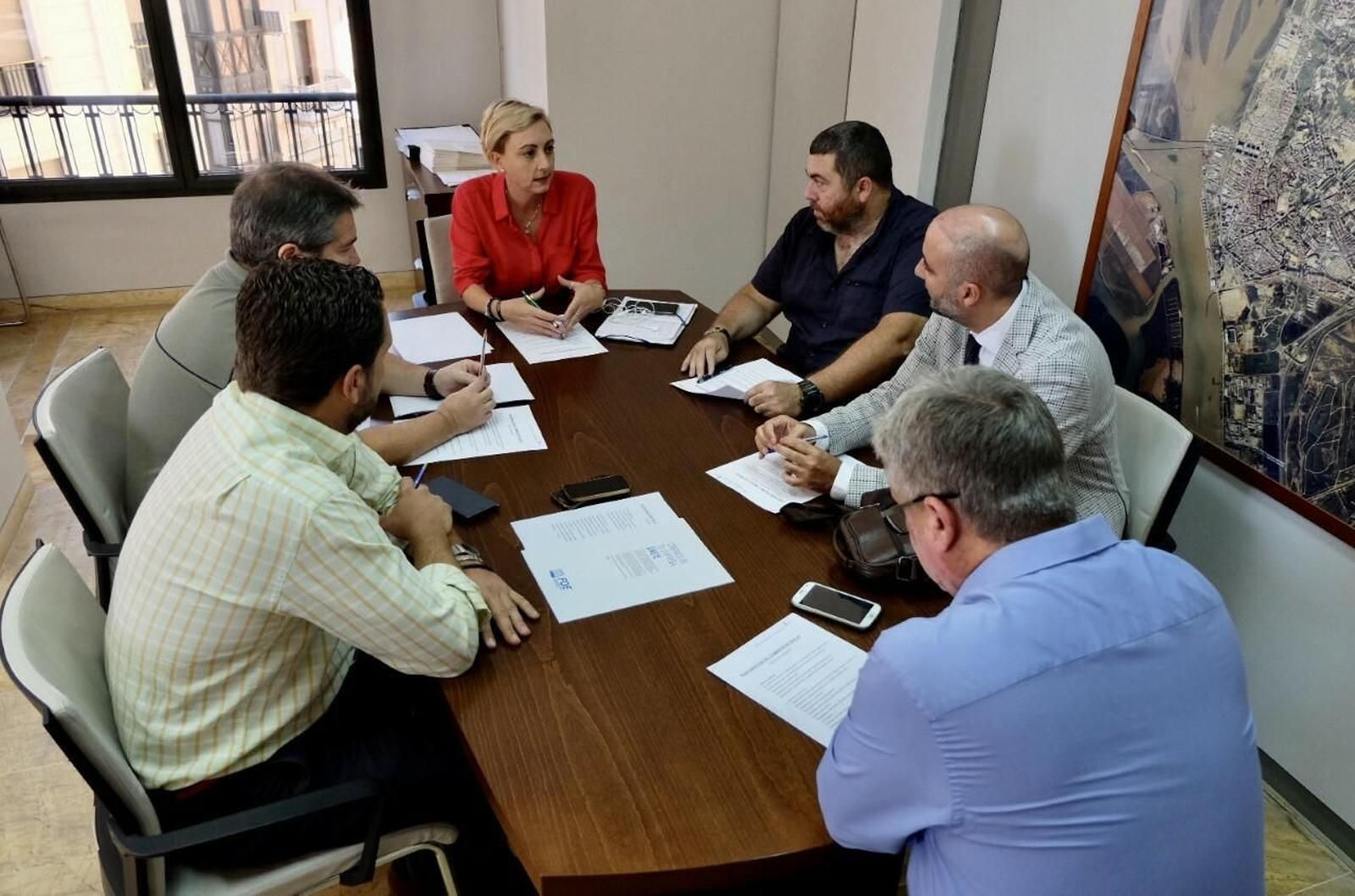 Reunión entre el Ayuntamiento y los comerciantes.