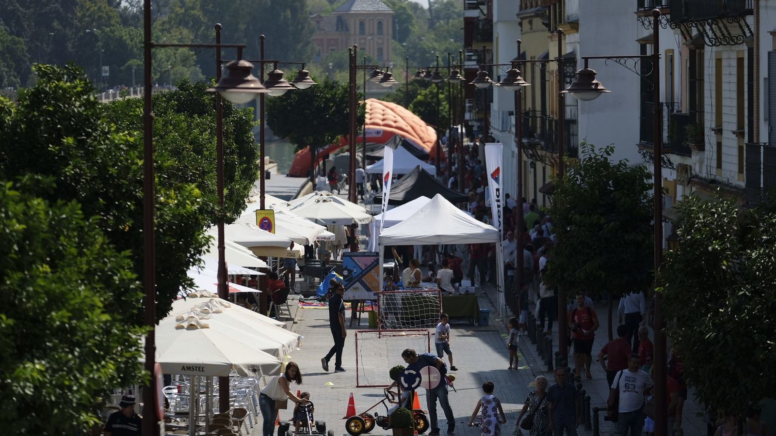 Calle Cultura en la calle Betis, en una edición pasada.