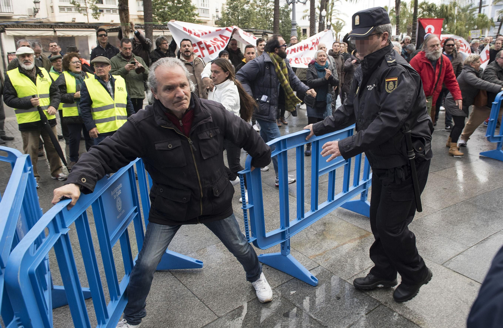 La visita de Susana Díaz al Ayuntamiento de Cádiz, en imágenes