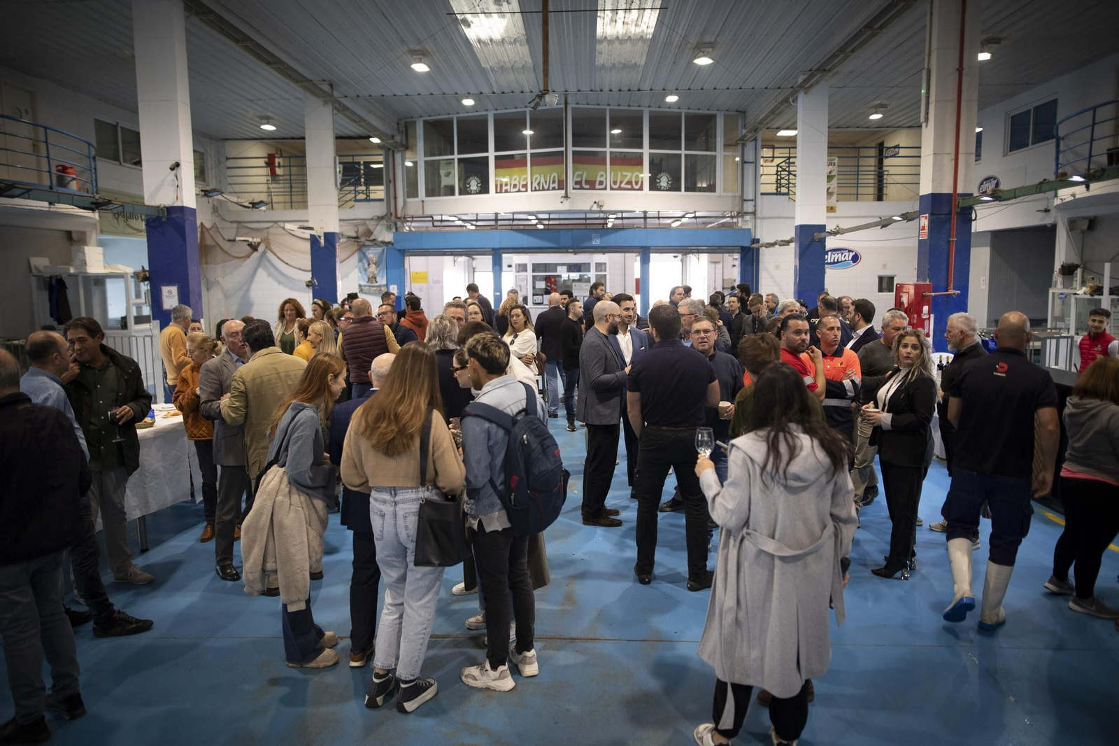 Venir, ver y comprar: las imágenes del ronqueo del atún en Granada