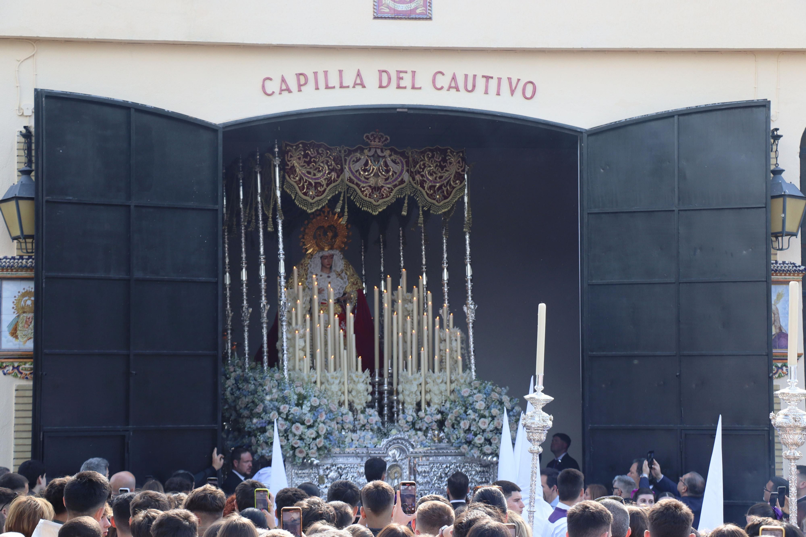 Las mejores imágenes del lunes Santo en Huelva: Hermandad del Cautivo
