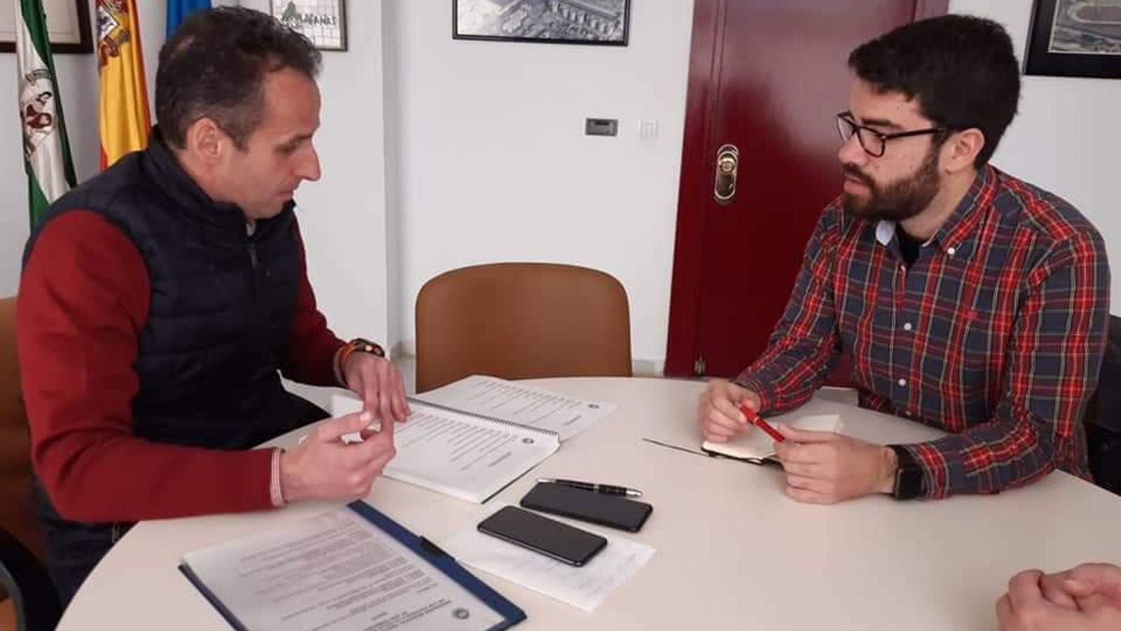 Reunión del concejal Francis Posada con la Asociación para la Movilidad Personal y Ecológica de Cádiz.