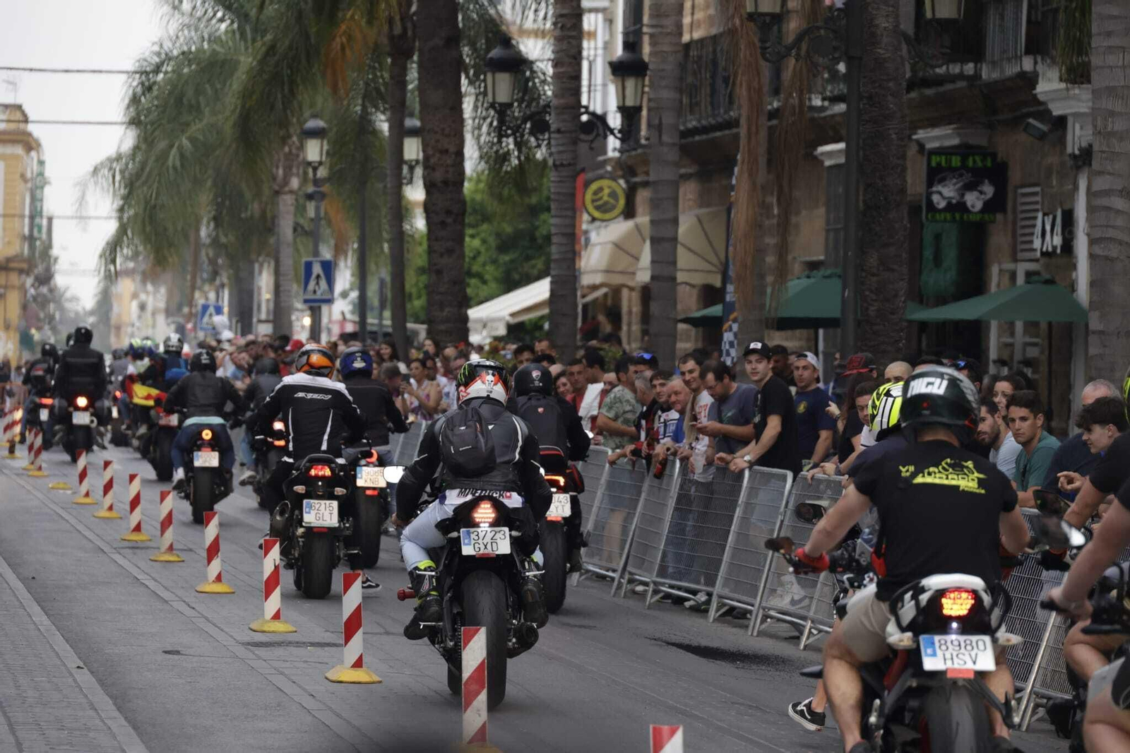 El viernes de motorada en El Puerto, en imágenes
