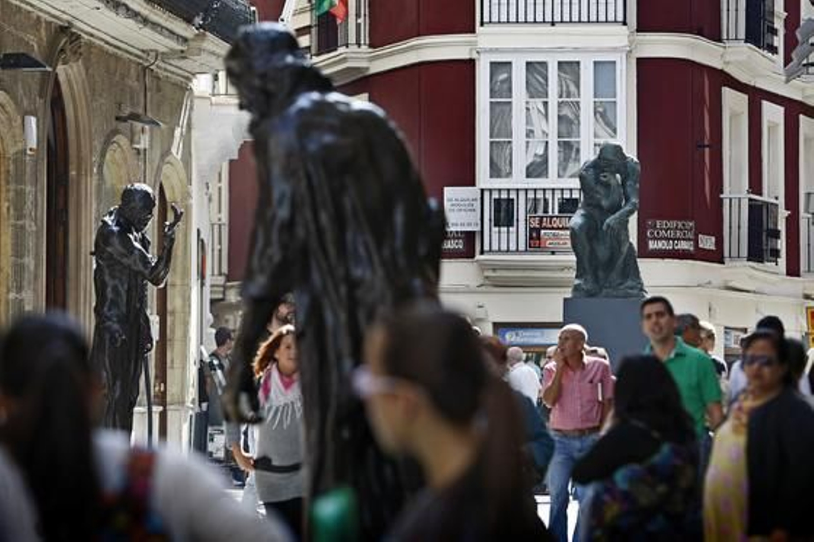 La calle Ancha acoge una exposición con siete de las obras más conocidas de Rodin. 

Foto: Julio Gonzalez
