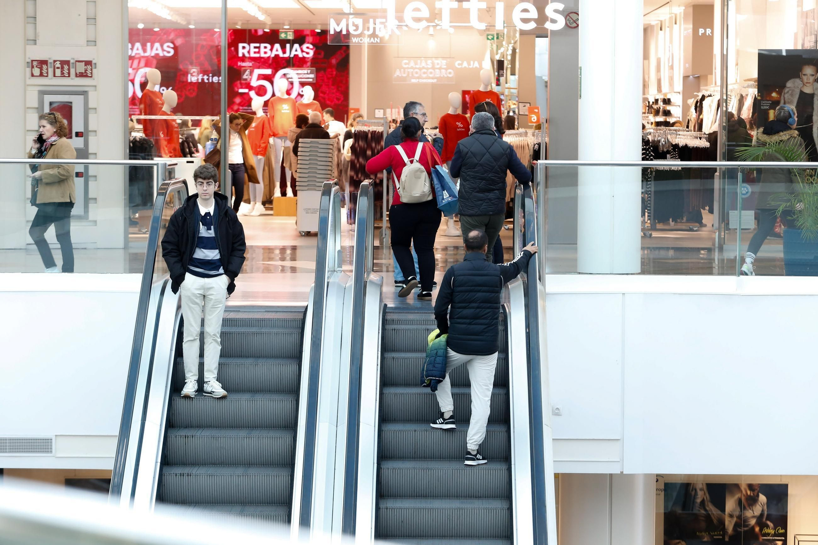 En imágenes, el inicio de las rebajas de enero en el Campo de Gibraltar