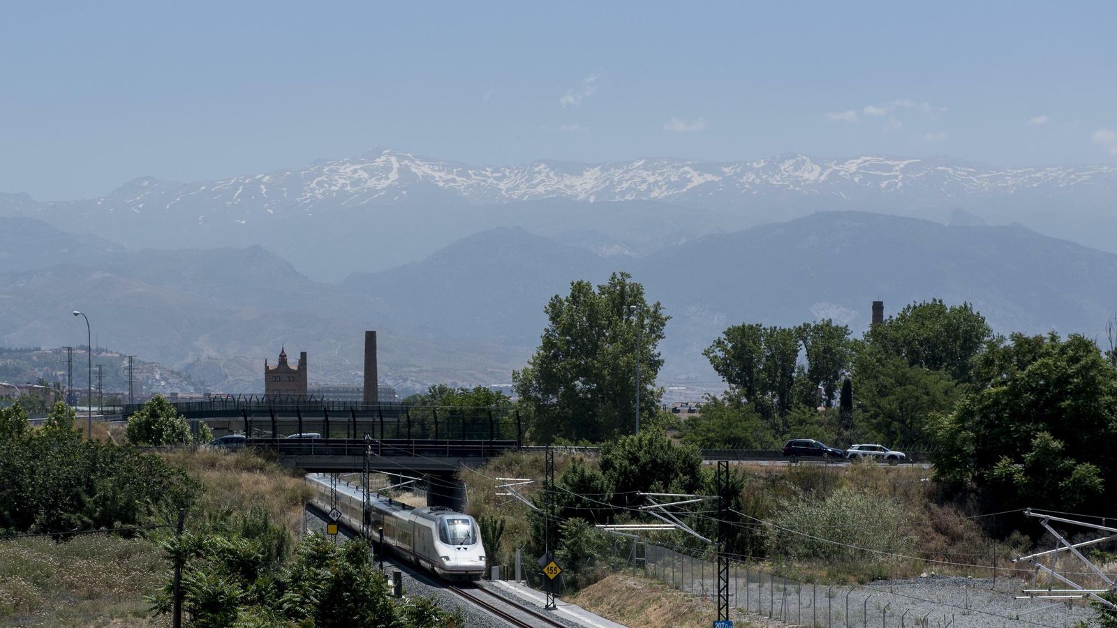 Uno de los trenes AVE, en las últimas pruebas cerca de Granada