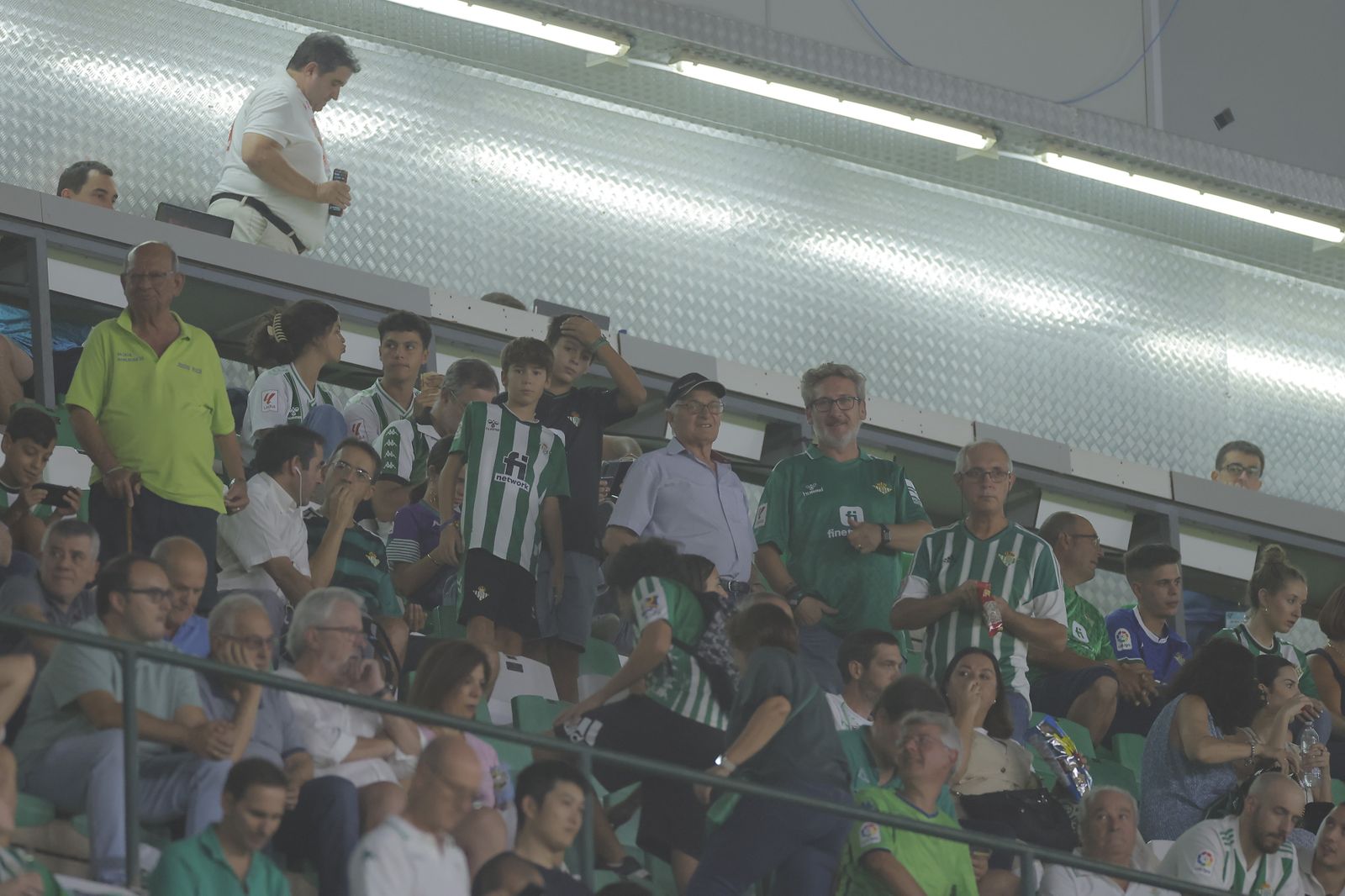 Búscate en las fotos del Betis-Valencia