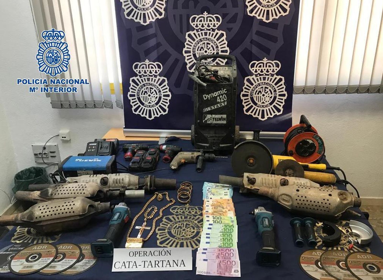 Material intervenido a la banda que robaba catalizadores.