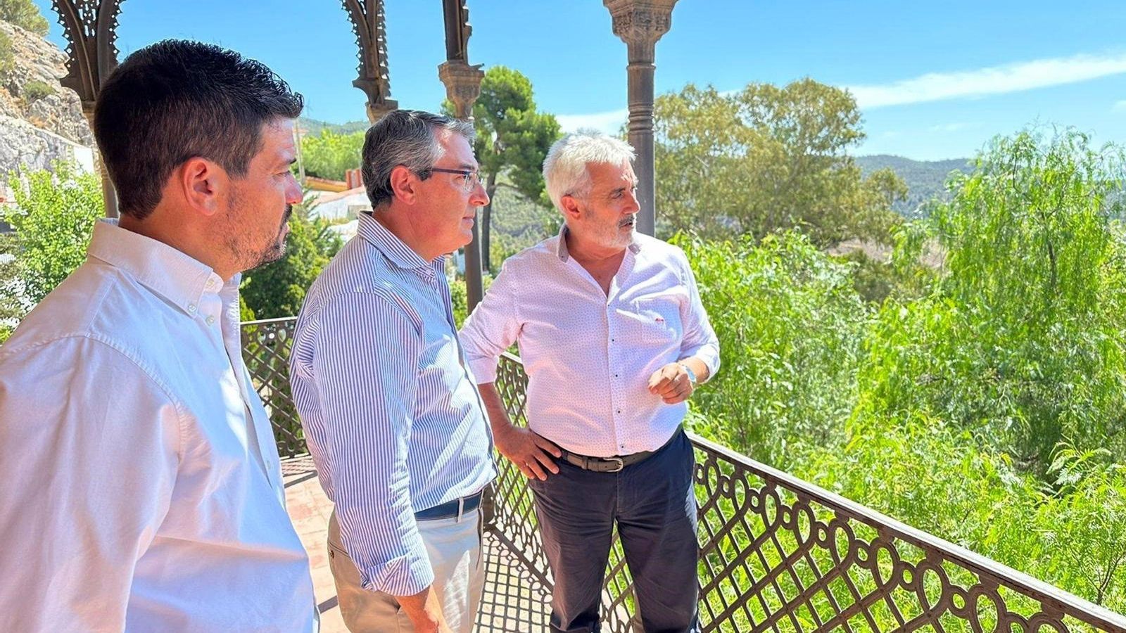 Salado junto al alcalde de Carratraca, Antonio Sepúlveda.