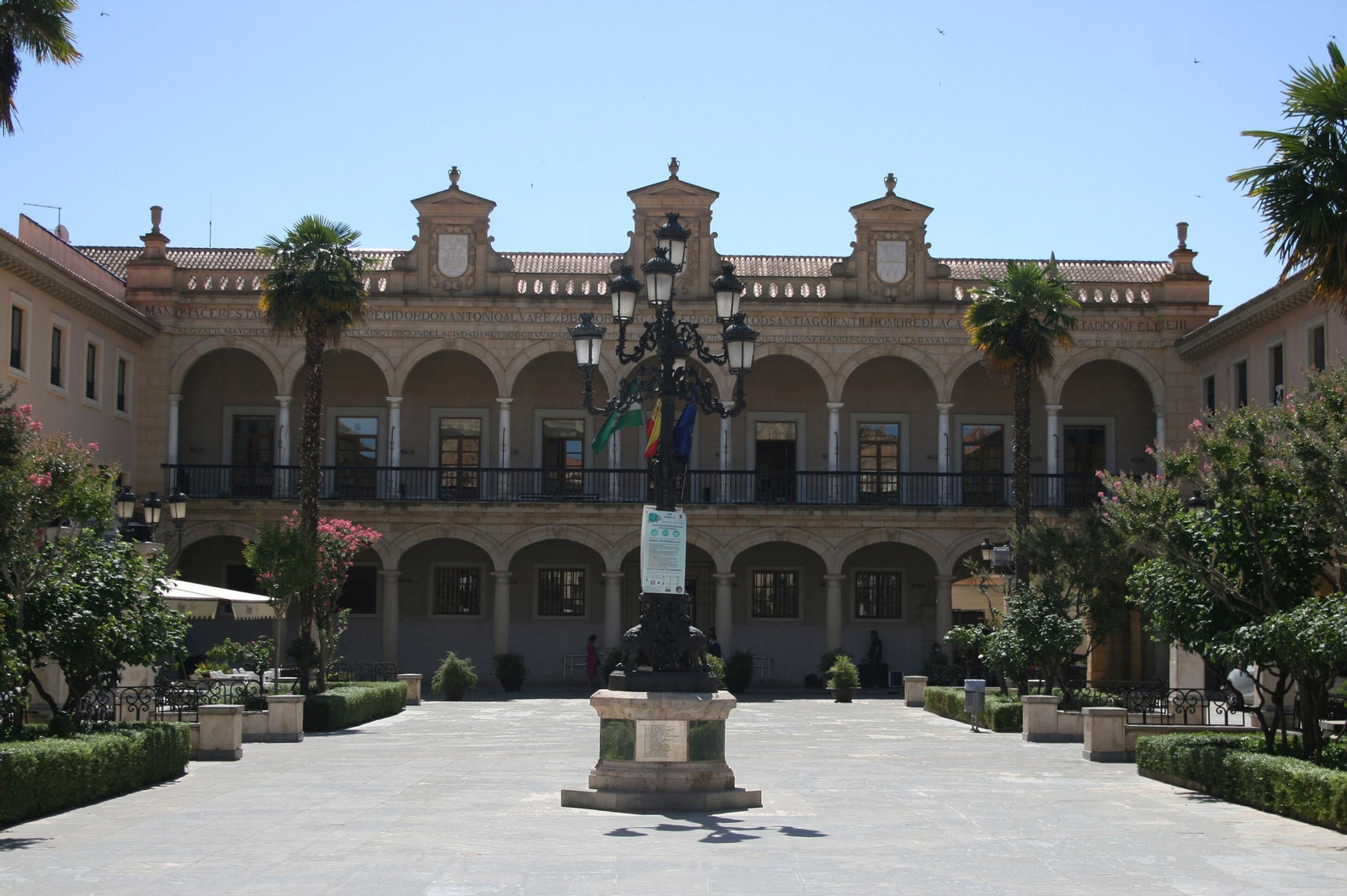 Fachada del Ayuntamiento  de Guadix