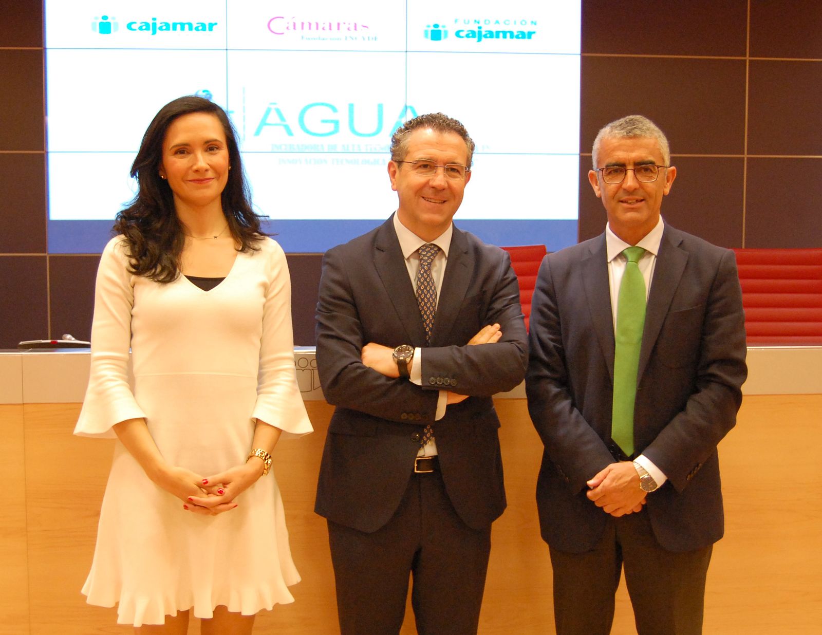 Natalia Vázquez, directora de Proyectos Feder de la Fundación Incyde, Eduardo Baamonde, presidente de Cajamr, y Roberto García Torrente, director de Innovación Agroalimentaria de Cajamar