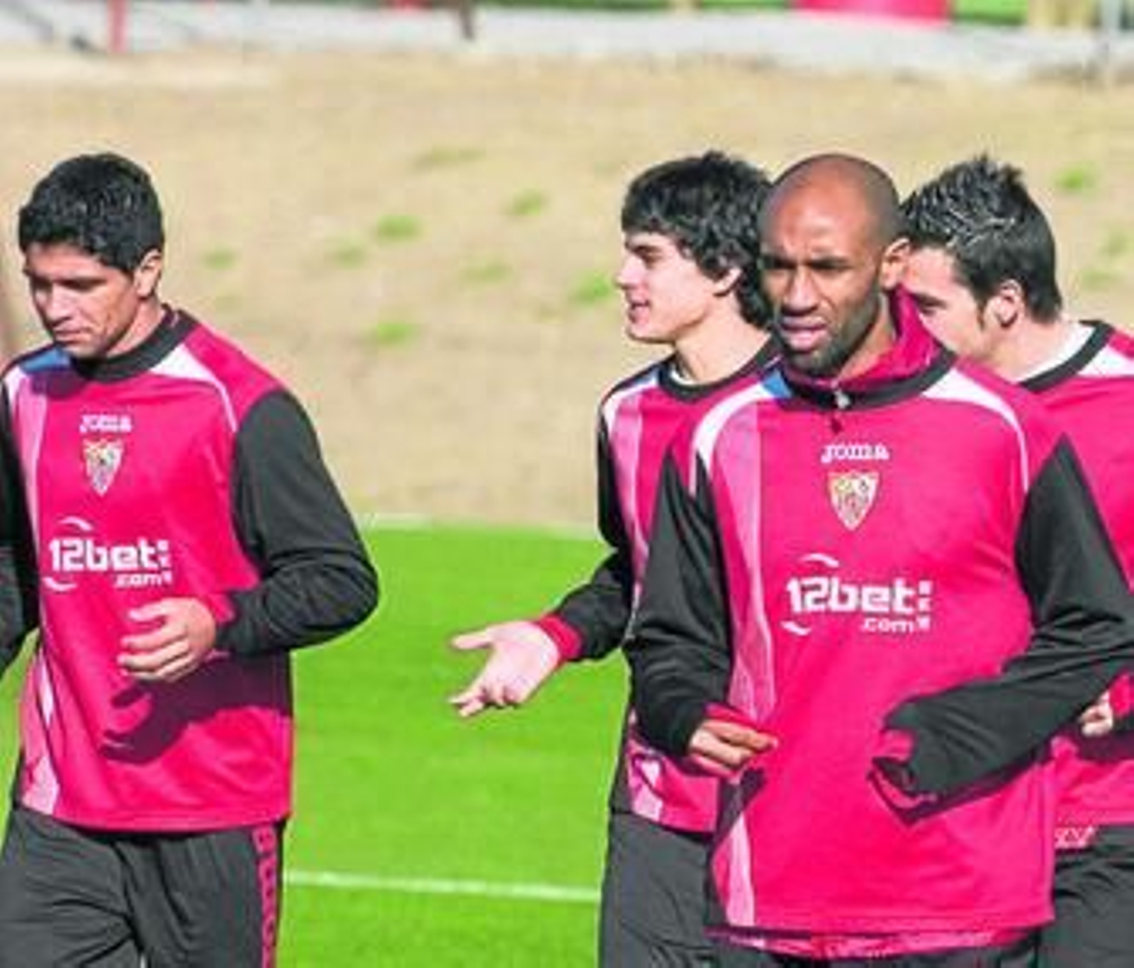 Renato y Kanoute, junto a Perotti y Negredo, en un entrenamiento.