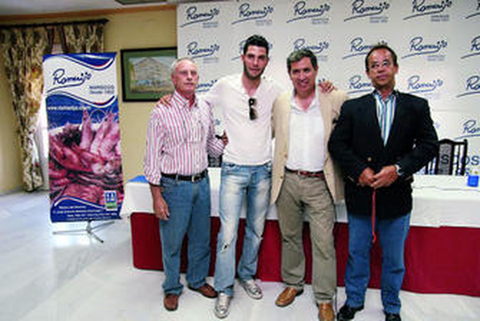 Nicolás García, junto a Ignacio Corzo, Francisco Aguilar y José María de Miguel, ayer en El Puerto.