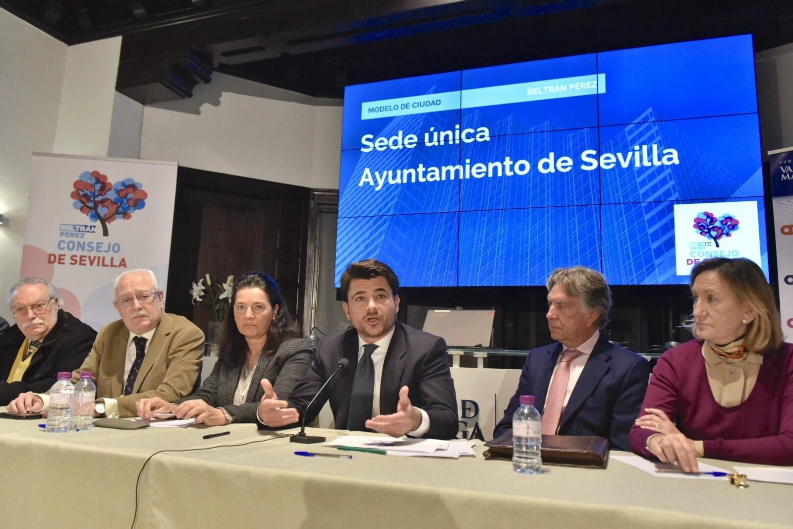Beltrán Pérez, en rueda de prensa. Beltrán Pérez, en rueda de prensa.