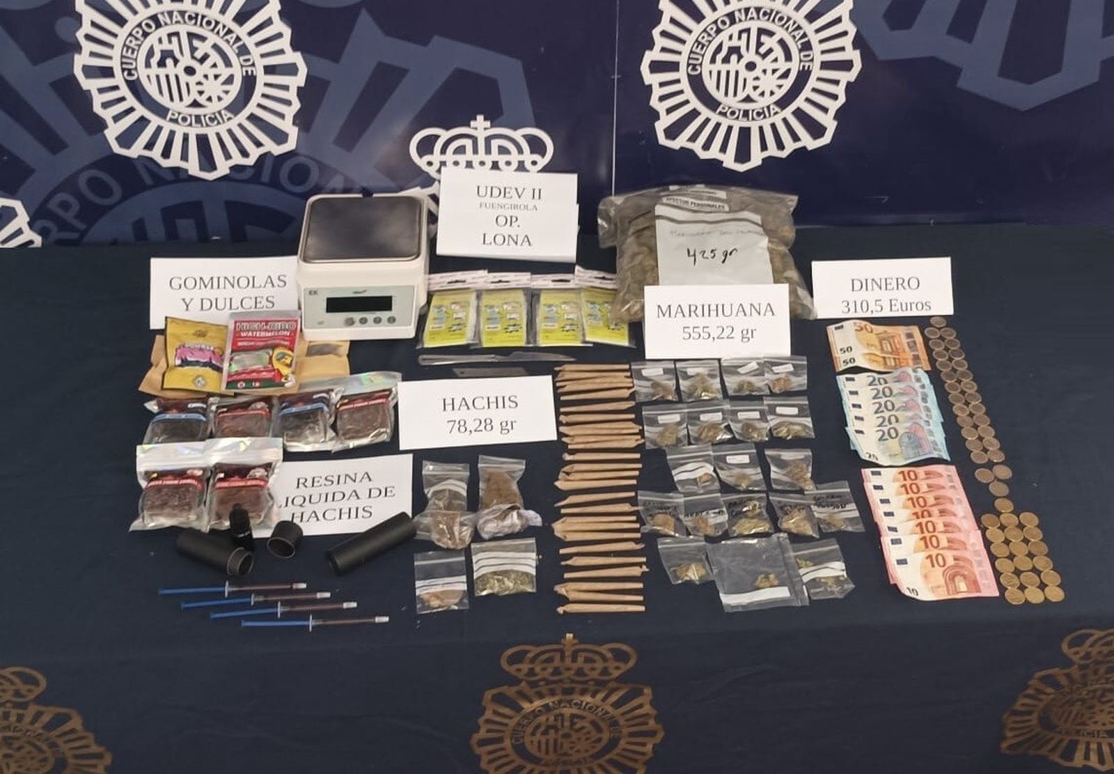 Droga y dinero intervenido por la Policía en el club de cannabis